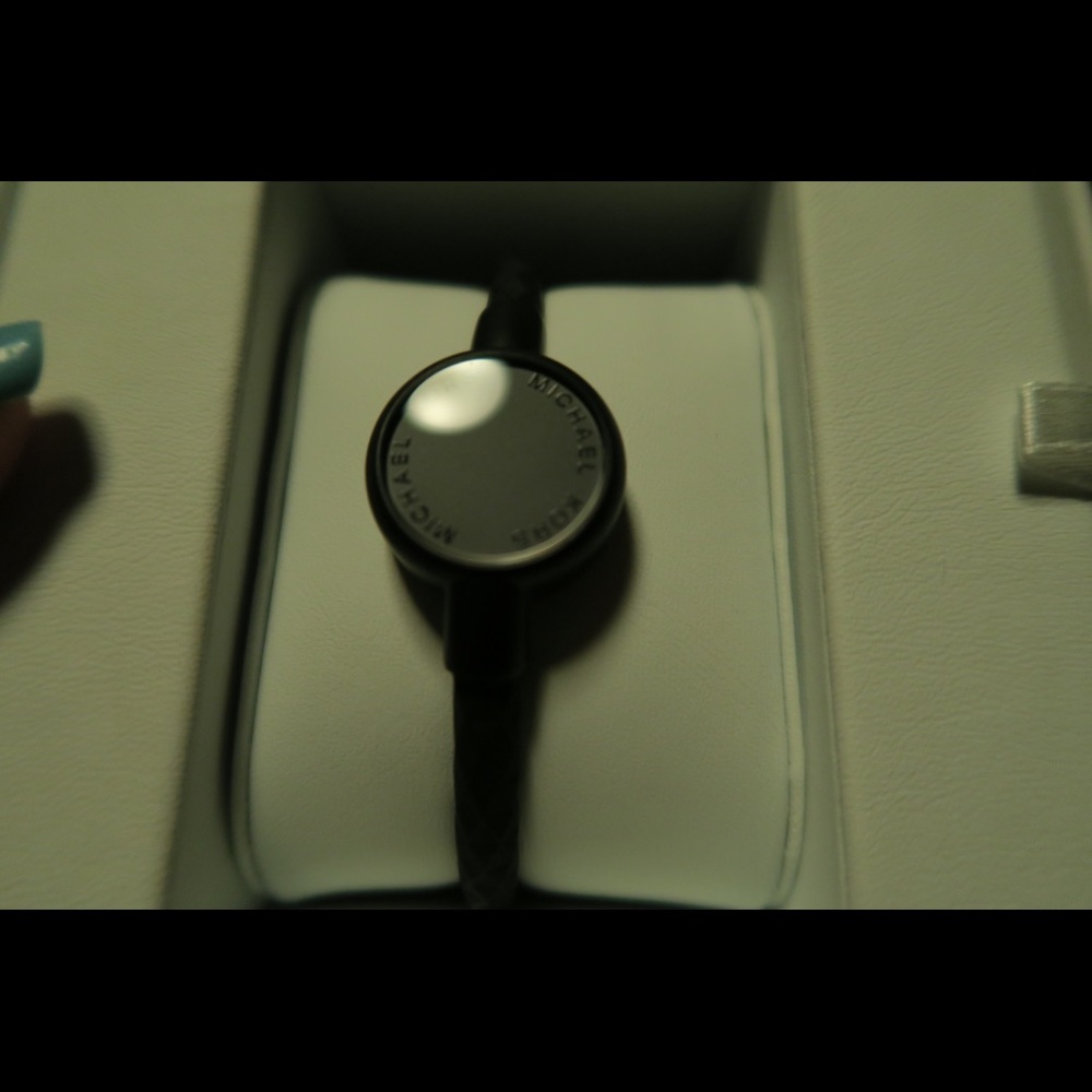 Micheal Kors Jewelery - Picture 2 of 5